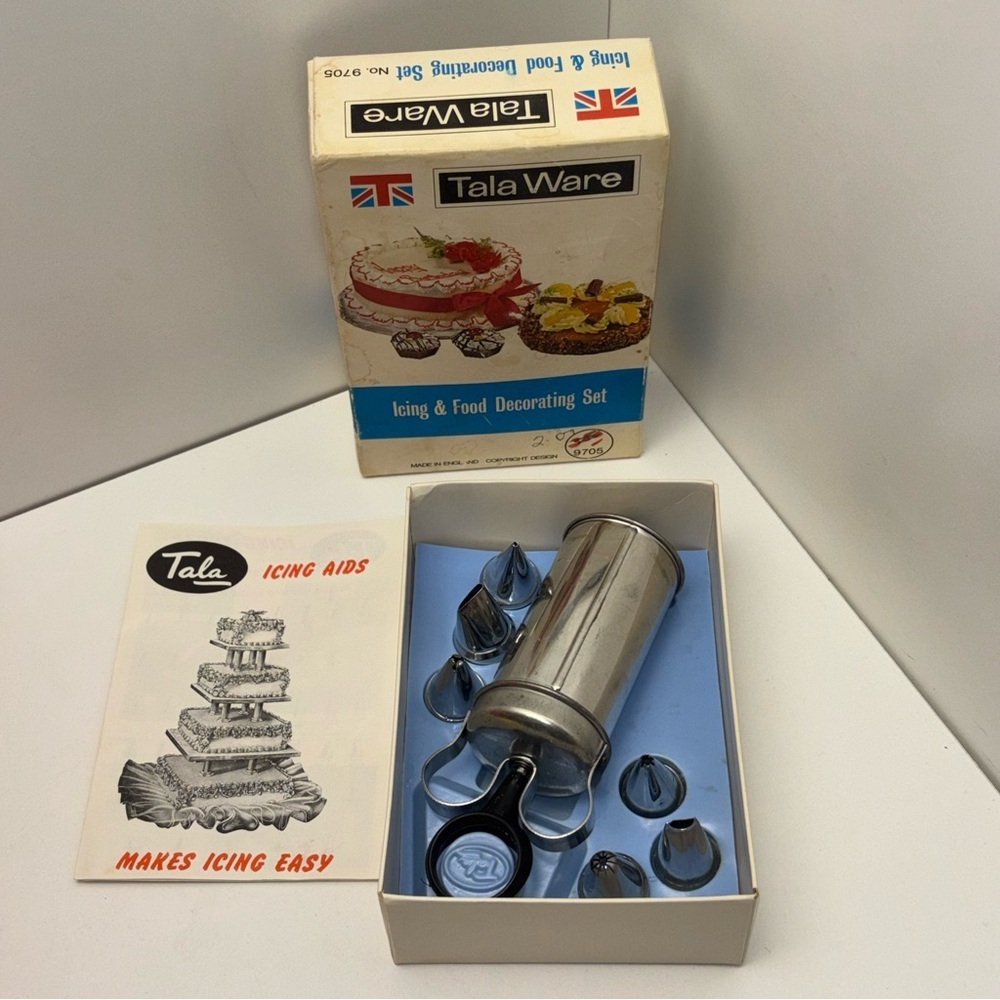 Tala Ware Icing and Food Decorating set with piper and 6 piping tips